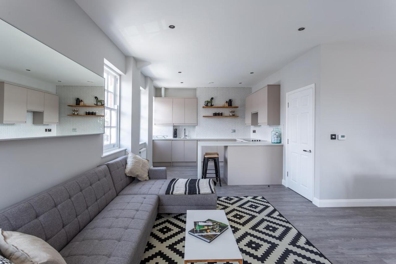 2 Bedroom Apartments With Sofa Bed In Southend Bagian luar foto