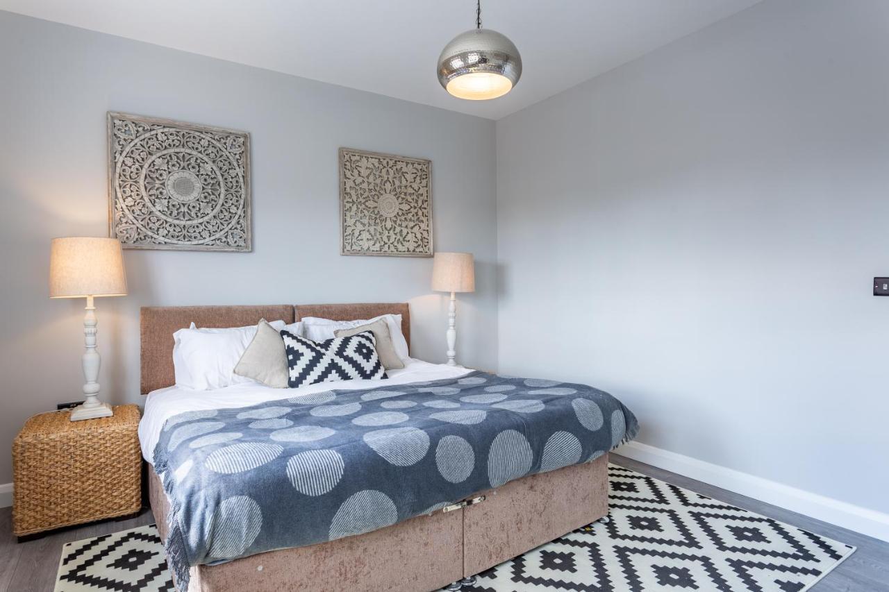 2 Bedroom Apartments With Sofa Bed In Southend Bagian luar foto