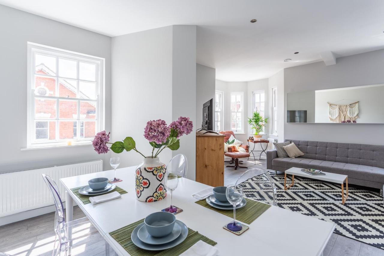 2 Bedroom Apartments With Sofa Bed In Southend Bagian luar foto