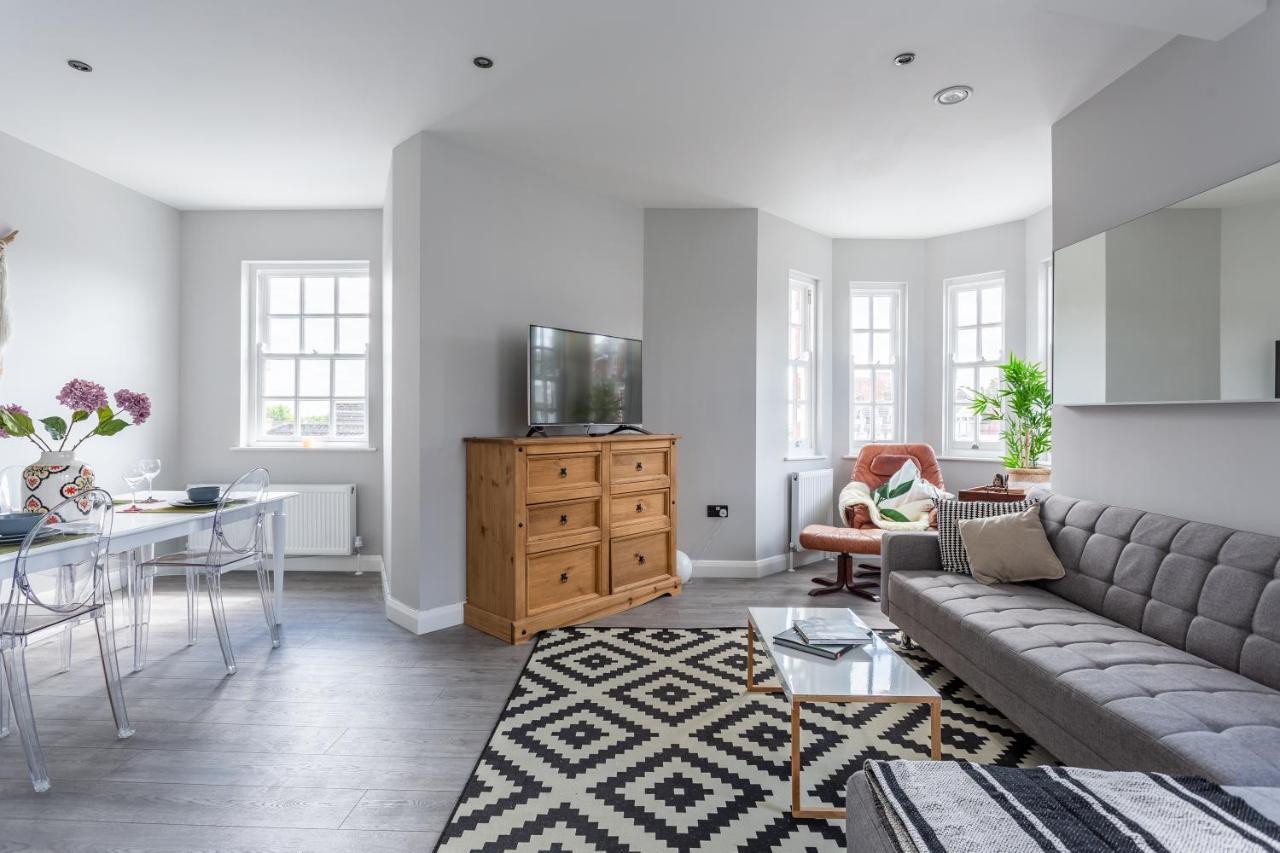 2 Bedroom Apartments With Sofa Bed In Southend Bagian luar foto