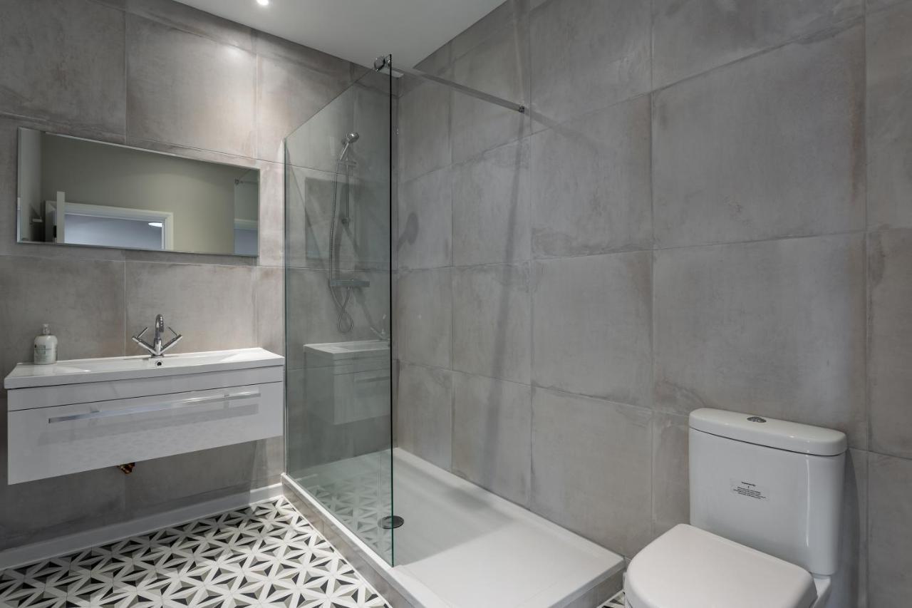 2 Bedroom Apartments With Sofa Bed In Southend Bagian luar foto