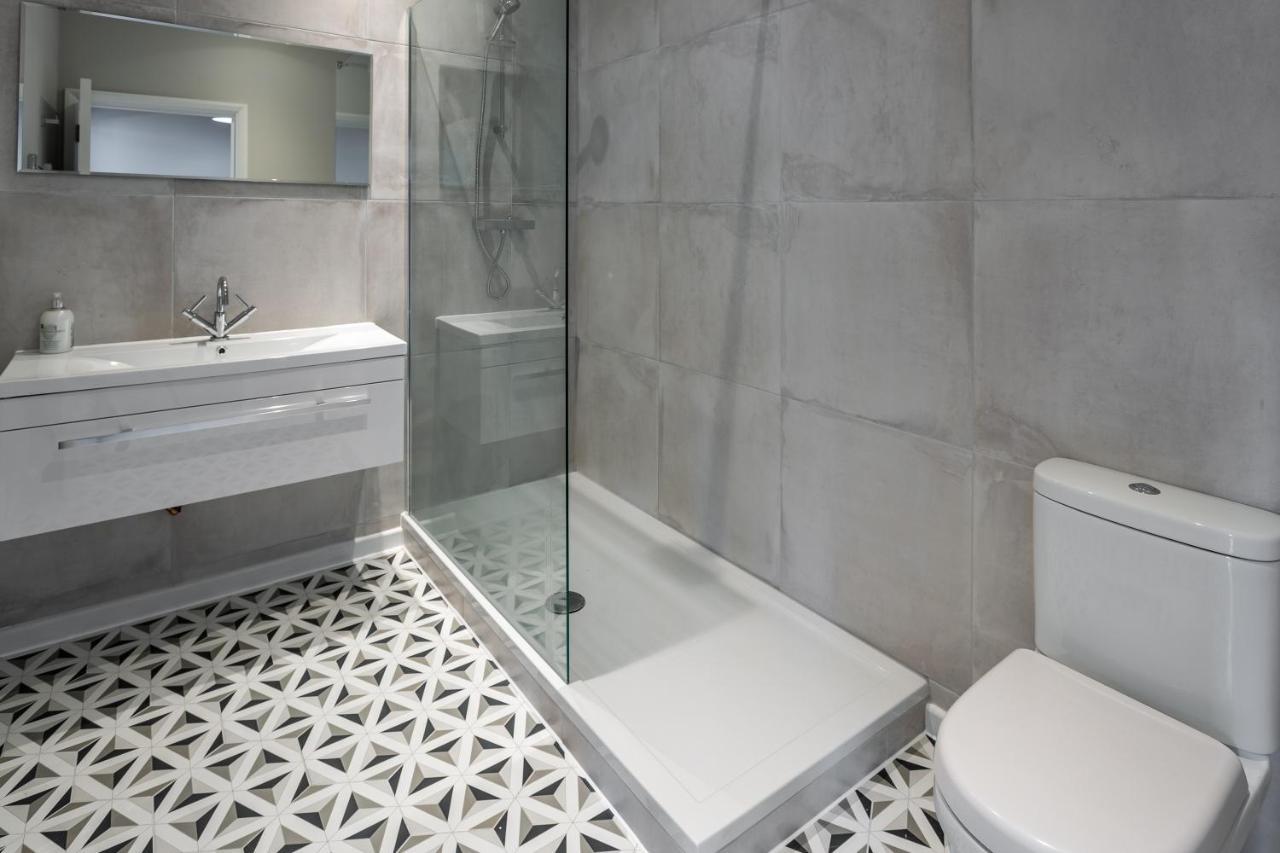 2 Bedroom Apartments With Sofa Bed In Southend Bagian luar foto