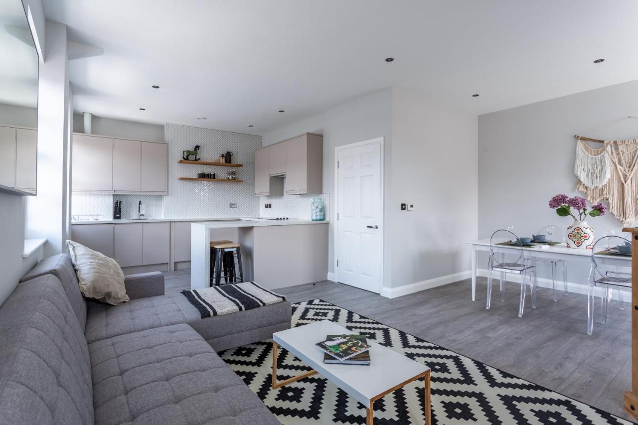 2 Bedroom Apartments With Sofa Bed In Southend Bagian luar foto