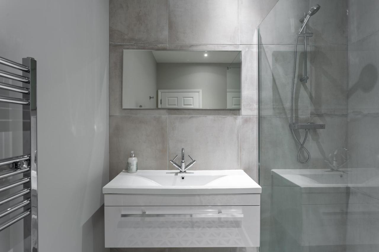 2 Bedroom Apartments With Sofa Bed In Southend Bagian luar foto