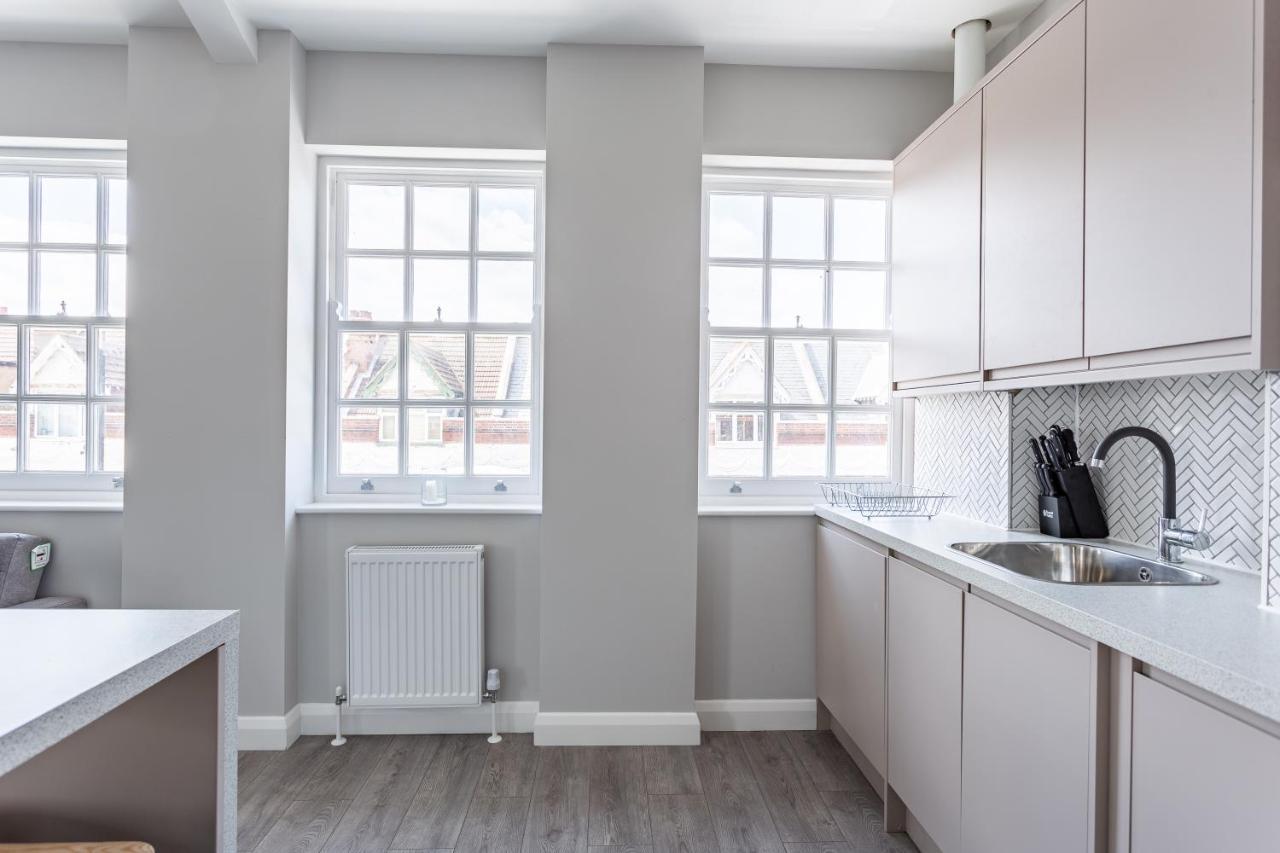 2 Bedroom Apartments With Sofa Bed In Southend Bagian luar foto
