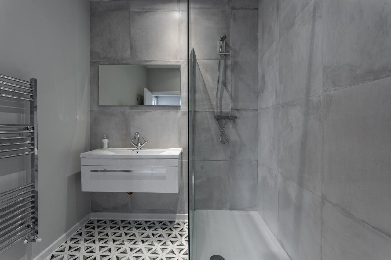 2 Bedroom Apartments With Sofa Bed In Southend Bagian luar foto
