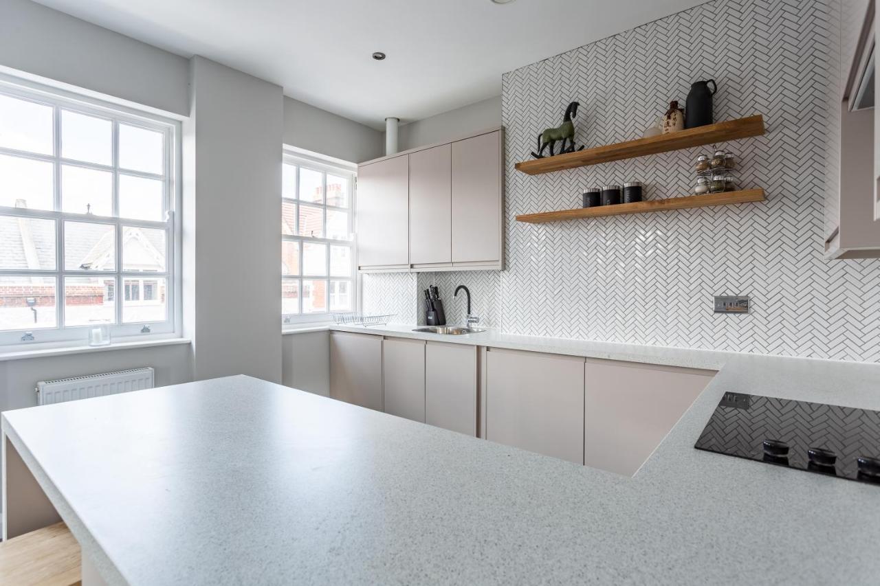 2 Bedroom Apartments With Sofa Bed In Southend Bagian luar foto